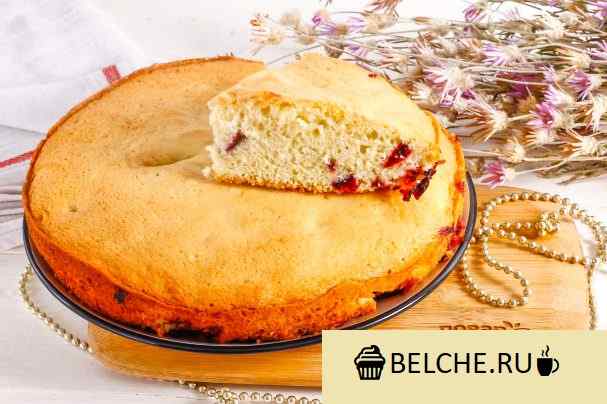 Бисквитный пирог со сливами - пошаговый рецепт с фото